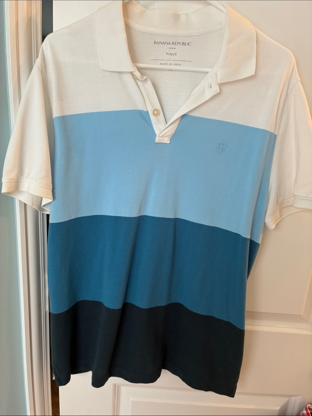Banana Republic Men’s White and Blue Ombre Polo